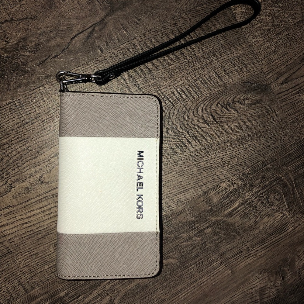 Michael Kors wristlet, accepting reasonable offers